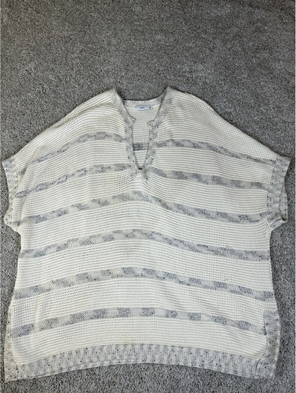 Vince. Super Oversized Knit Sweater Short Sleeves V-Neckline Ivory  Med / Large